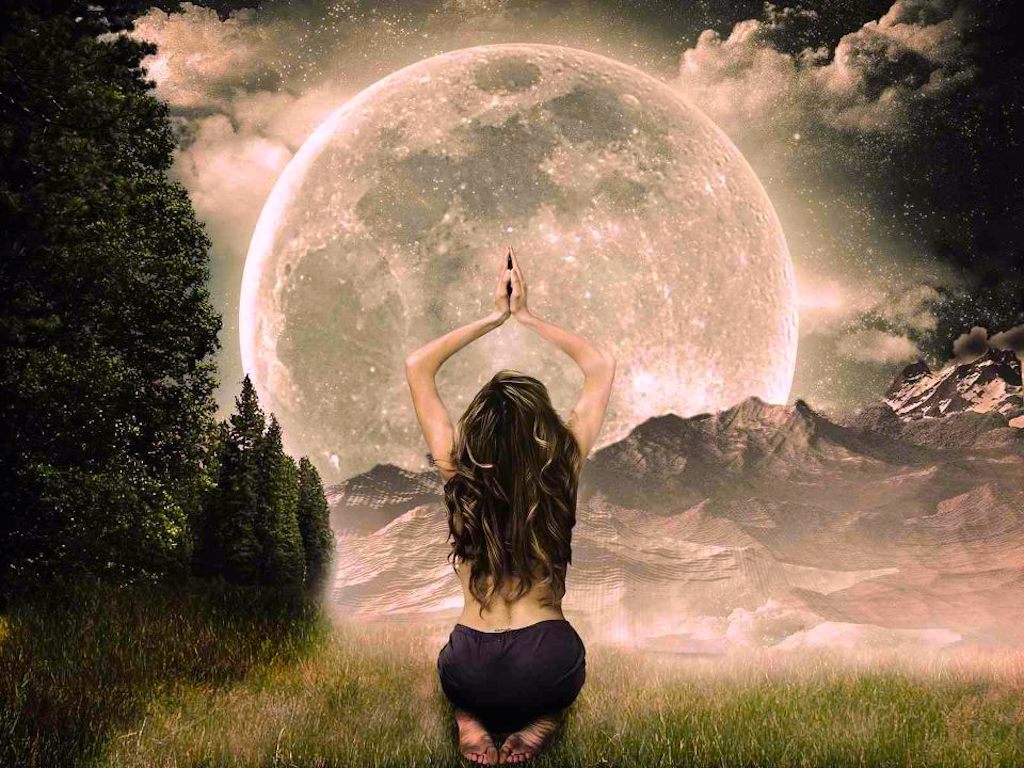 The Powerful Moonlight Can Help You Manifest What You've Always Dreamed Of