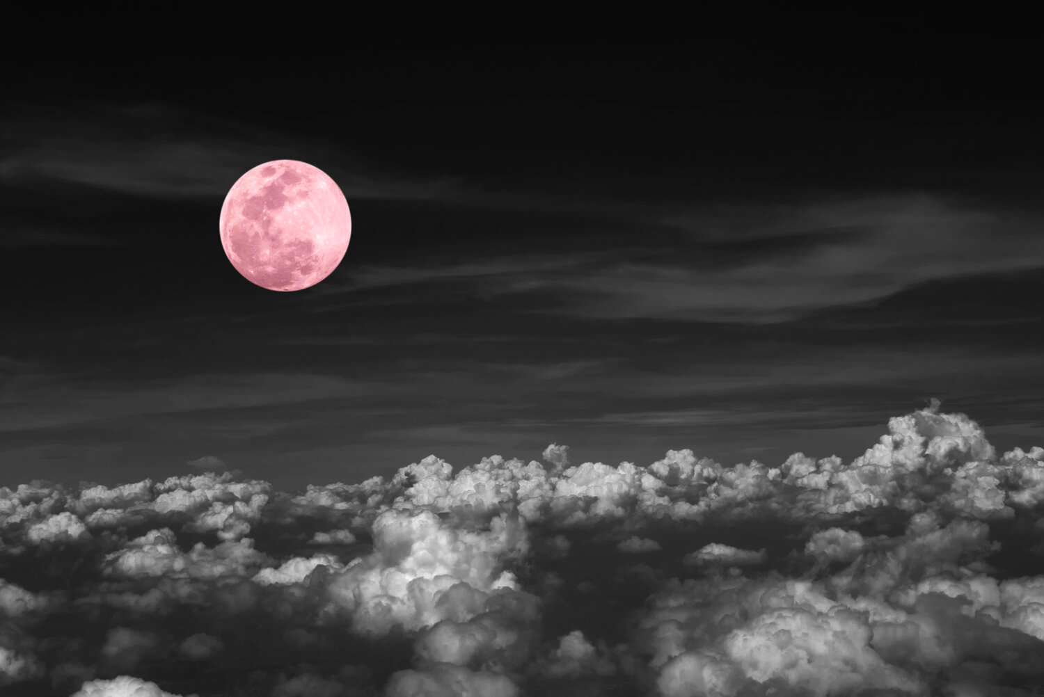 Есть розовая луна. Розовая Луна. Луна в облаках. Розовые облака и Луна. Полнолуние розовая Луна.