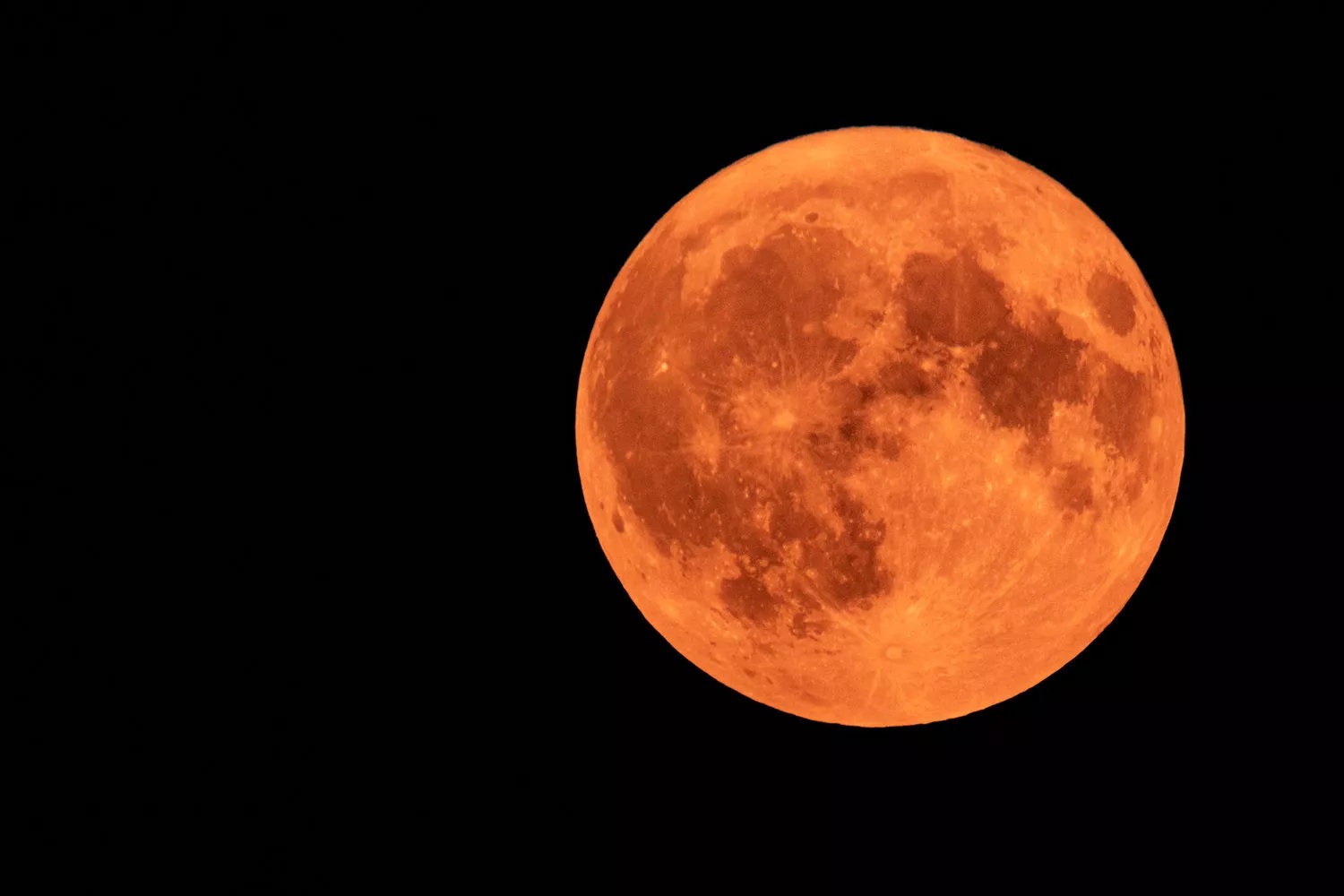 Rare super blue moon in the Netherlands 2